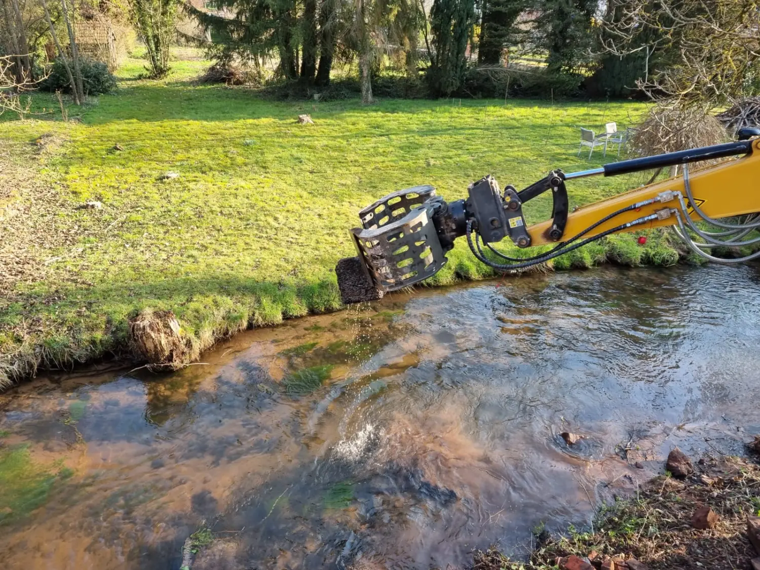 Leistungsspektrum Gewasserpflege von D&S Schilz 